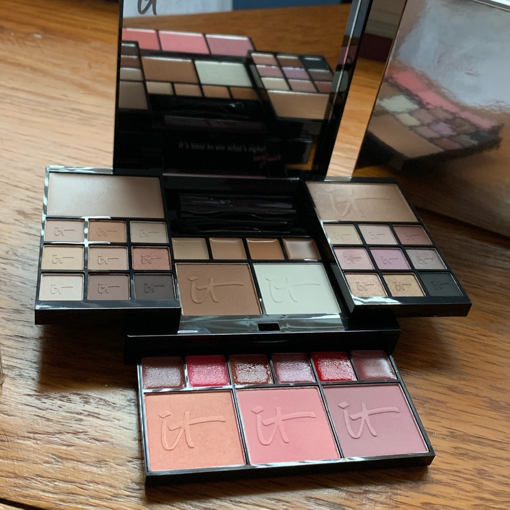 ‘It Cosmetics’ naturally pretty essentials palette